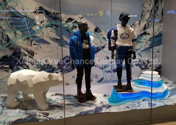 Polish Fiberglass Polar Bear Store Window Decorations For Winter Season