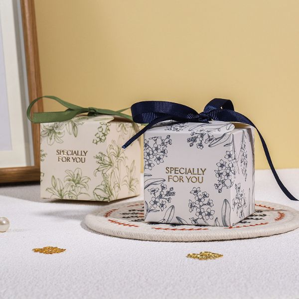 Gravnre Printing Customized Kraft Paper Gift Bags for Gift Craft Packaging