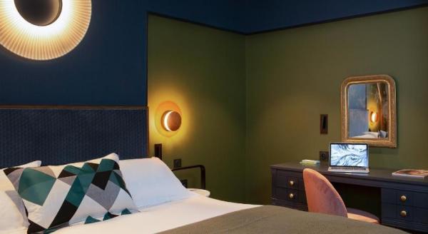 Egypt hotel furniture supplier from China for guestroom bed set with wardrobe cabinet used laminate board fabric sofa