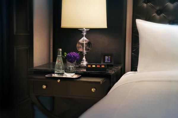 Five Star Leather Hotel Bedroom Furniture Sets King Size / Double Size With Marble Top Night Table