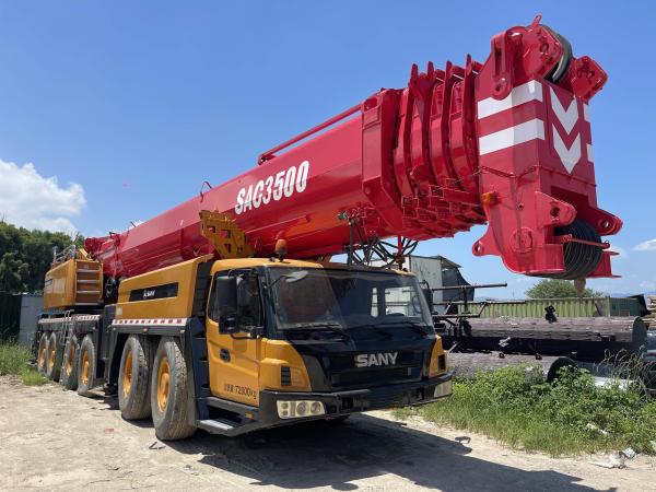 2013 Sany usó una grúa SAC3500 con una longitud de torre de 78 metros, un jib de 42 metros y un contrapeso de 140 toneladas.