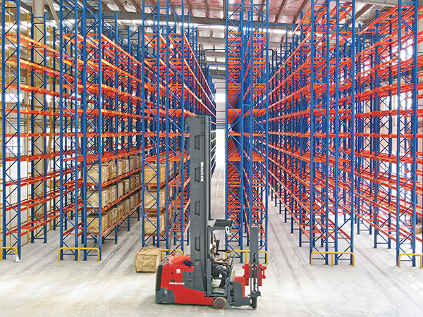 1.6 тонн Электрический подъемник 14,2 метров Высота подъема Человек устанавливается для узких проходов