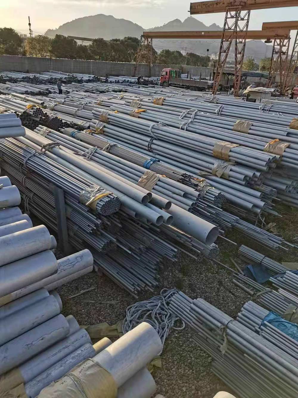 Безшовная труба нержавеющей стали SUS321 630mm для промышленного контейнера боилера