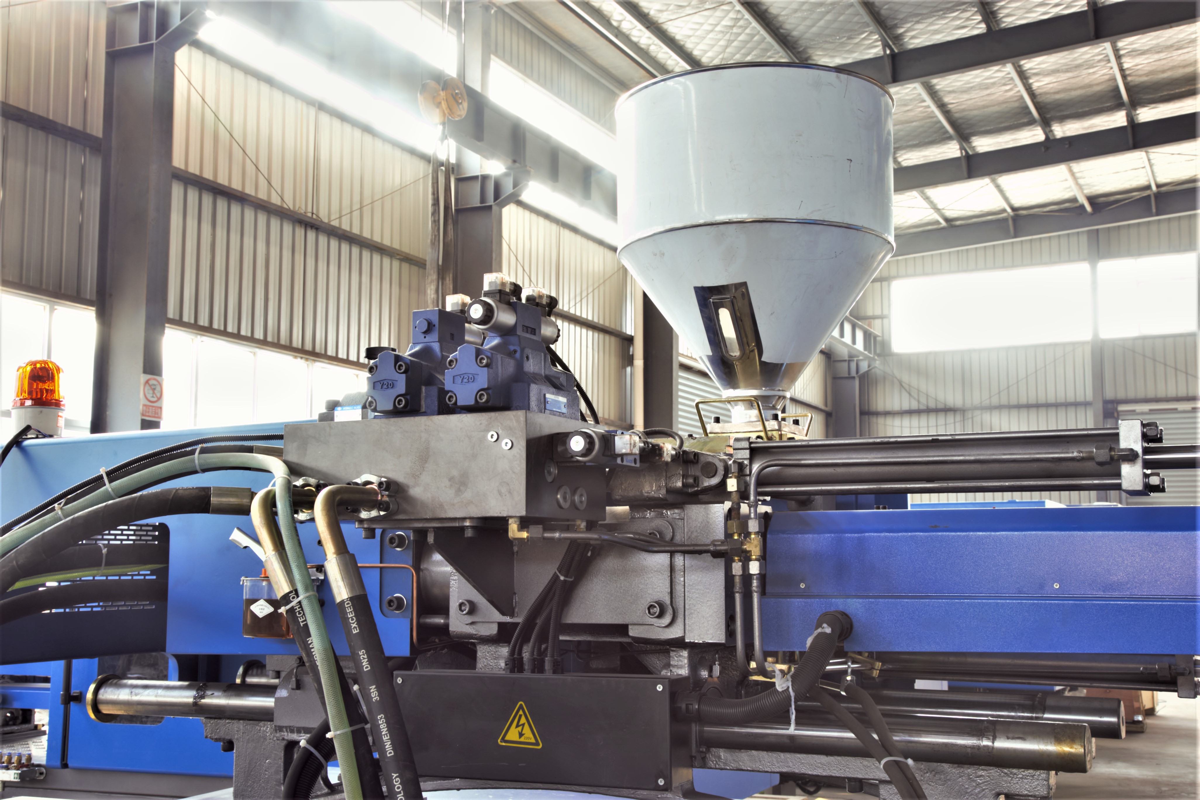 High Productivity PET Preform Injection Molding Machine with 720mm Distance Between Tie Bars and Hydraulic System