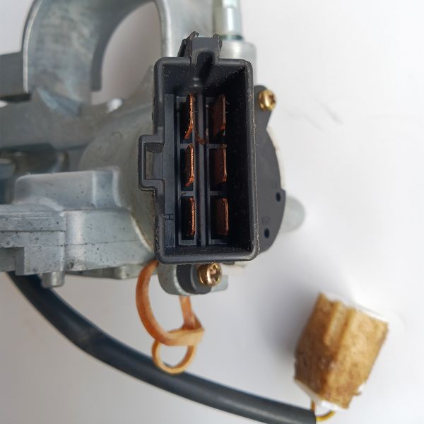 MB954881 Suitable for Mitsubishi Pajero V33 V43 the Ignition Switch Base Auto Electrical Systems