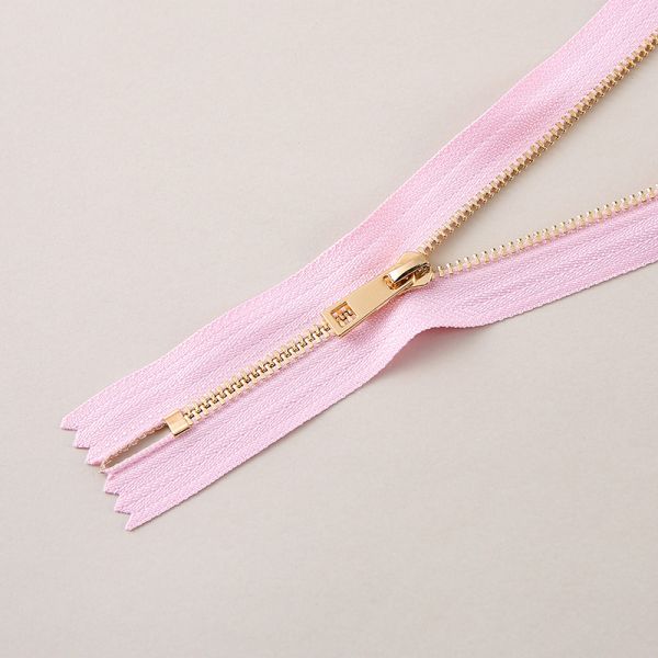 3# Metal Close End Zipper Weather Resistant Precise Engineering Customizable