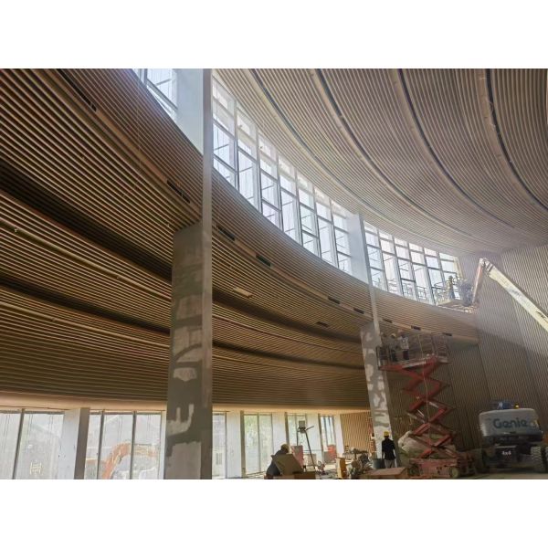 Museum 3D Radius Curved Metal Ceiling Baffle Soundproofing Woodgrain Wall Acoustic Panels