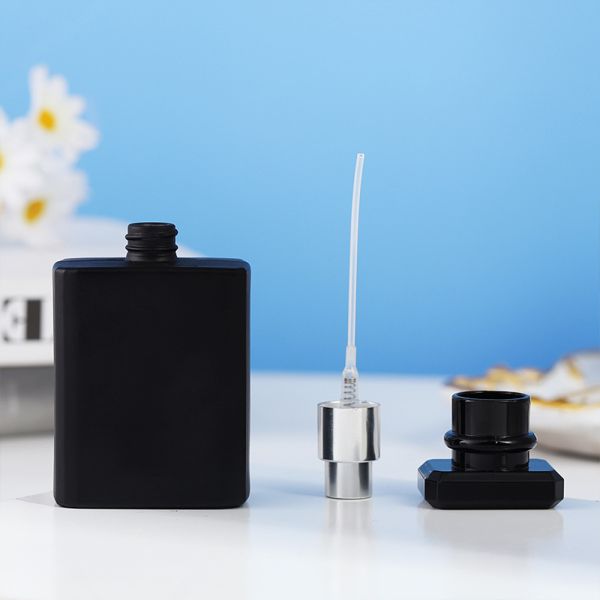100ml Black White Colored Glass Spray Perfume Bottle  with Pump Sprayer