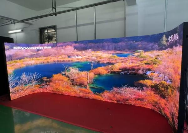 PH4.81mm Pixel Pitch et 1,2m Diamètre Écran LED incurvé pour diverses applications centre commercial incurvé