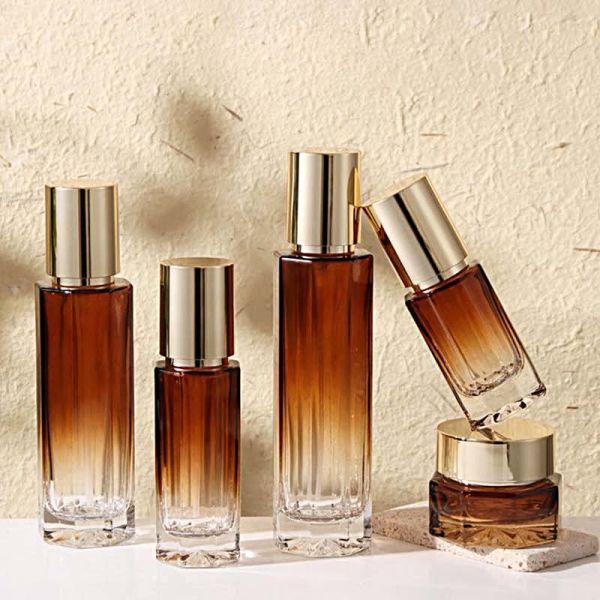 Plastic Pump Material Octagonal Glass Cosmetic Display Bottle Suitable Lotin Botte Transparent Design Perfect for Showcasing Fragrance Collections