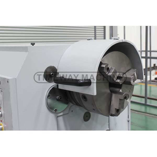 3900 KG Weight 3725x1473x1622 mm Hot Engine Lathe Metal Turning Machine for Thread Cutting