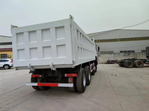 Caminhão de despejo de estilo de elevação dianteira 12.00r20 Pneus 375HP Sinotruk HOWO 8 * 4 Caminhão de segunda mão