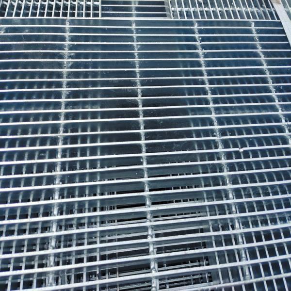Galvanized Anti Tread Industrial Steel Grating Empty Grid Plate For Petroleum Platform