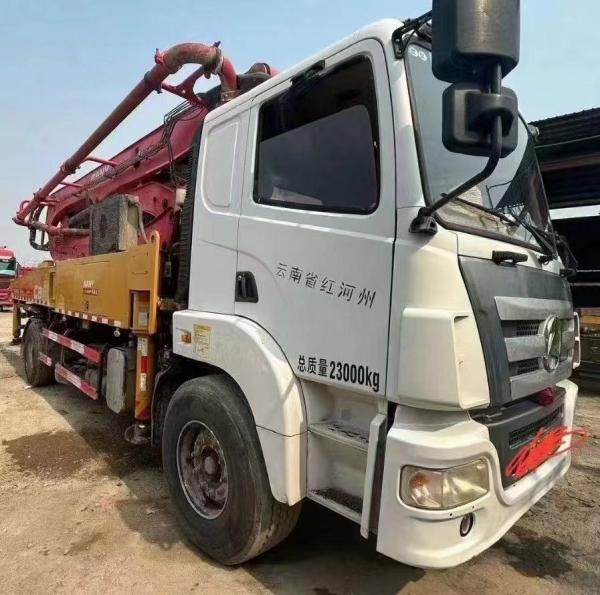 Réparation et entretien professionnels de camions de pompage de béton d'une longueur de 37 m avec châssis Mercedes