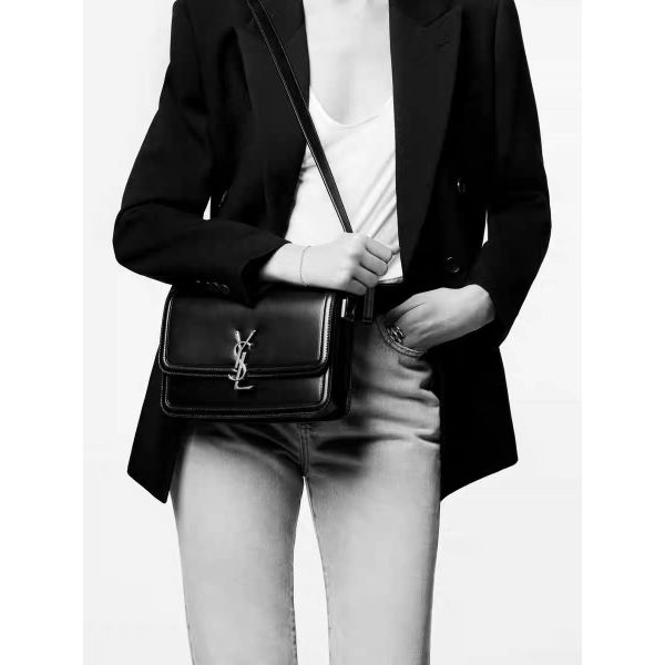 Dames marquées croix de YVES SAINT LAURENT St Laurent de sac à main - corps pour des achats d'affaires