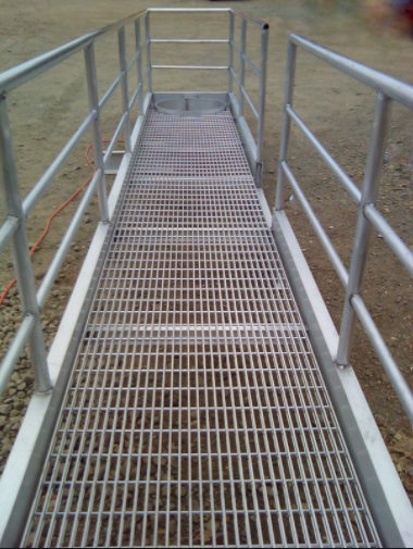 Подгонянная OEM решетка нержавеющей стали 316 Анти--скольжения сваренная для проступи лестницы