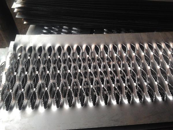 Aluminum / Galvanized / Stainless Steel Anti Slip Stair Treads For Stair And Floor Use