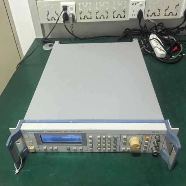 Rohde and Schwarz SML02 9kHz-2.2GHz Signal Generator