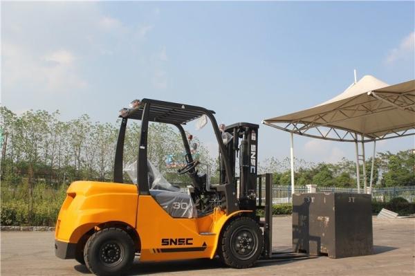 3000kg Diesel Counterbalance 5000mm Lift Diesel Powered Forklift