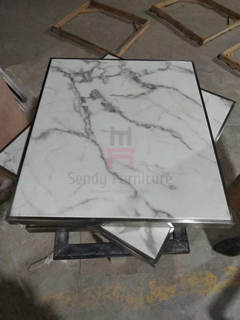 Обеденного стола ресторана Розы нержавеющей стали верхняя часть золотого роскошная мраморная с золотым швом