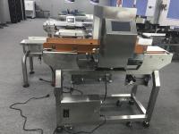 Équipement de détecteur de métaux de convoyeur d'écran tactile pour le paquet/nourriture intelligents en vrac