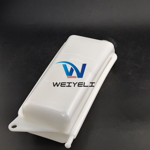 131084A1 131084A2 Tanque de expansión del radiador del refrigerante para retroexcavadora cargadora 580L/M/SL 590L/SL Tanque de agua de plástico