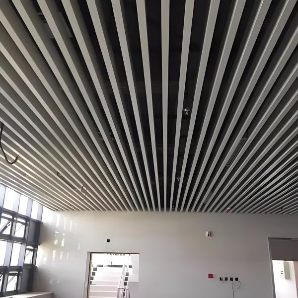 Suspended Wood Grain Aluminum Baffle Ceiling For Shopping Mall Hotel Supermarket