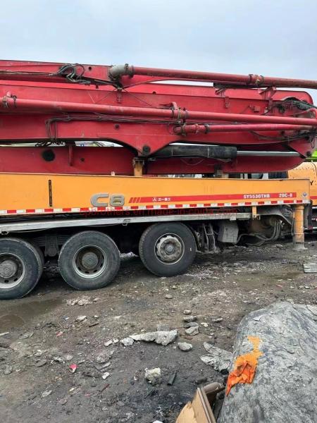 Pompe à béton type cylindre 2013 San Y 62m sur Benz 10*4 camion parfait état d'origine