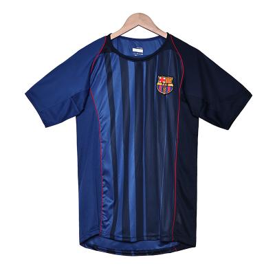 Le maillot rétro de Barcelone 2004 rend hommage à la gloire de l'ère Ronaldinho