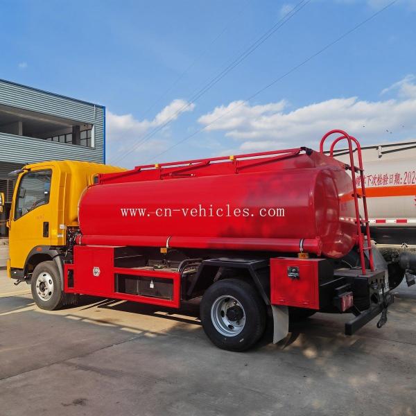 HOWO RHD Small Vacuum Fecal Truck 5000 Liter Sewage Suction Tanker Truck