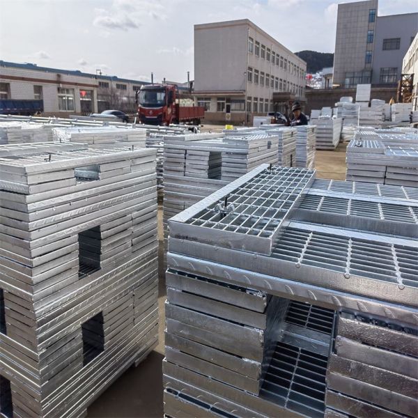 Serrated Stainless Steel Grating with 6x6mm Cross Bar