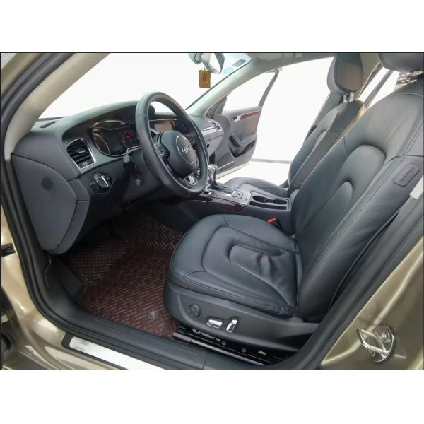 Места черноты автомобиля среднего размера варианта комфорта Audi A4 2.0T внутренние двухсторонние электрические