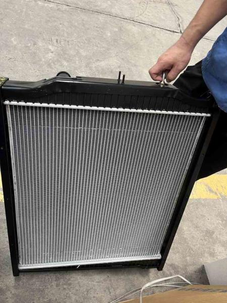 DZ9112532888 Radiateur Shacman Pièces de camion F2000 F3000
