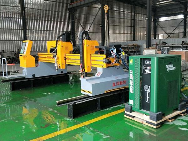 High Accuracy Fiber Laser Pipe Cutting Machine , Steel Tube Cutting Machine Low Maintenance