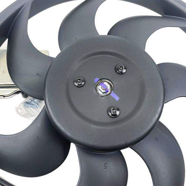 Охлаждающий вентилятор с встроенным защитным предохранителем для вспомогательного радиатора AUDI Q7