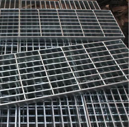 Hot Dipped Galvanized Steel Grating with 20 x 3 to 100 x 10 Bearing Bar and 38mm Cross Bar Pitch