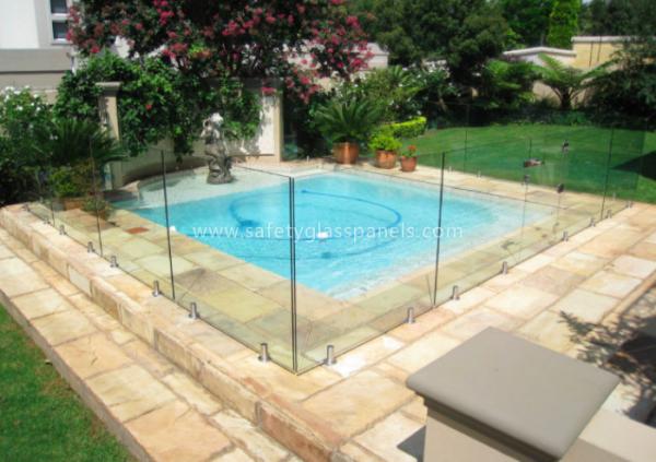 Glaverbel Annealed Glass Pool Fencing Building With 19mm Glass Cabinets