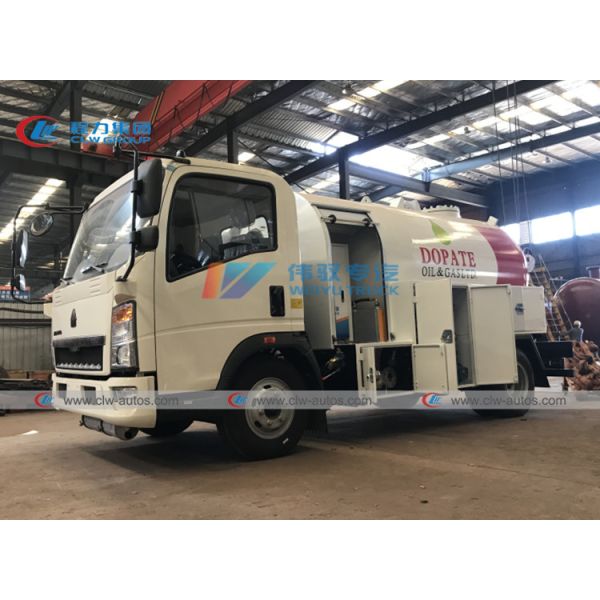 HOWO 4x2 RHD 5000L 2.5T LPG Bobtail Truck With Dispenser