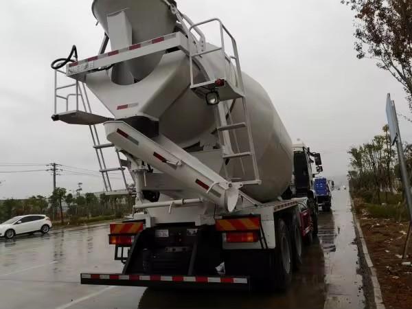 Second-Hand Construction Concrete Mixer Truck With Core Engine Component