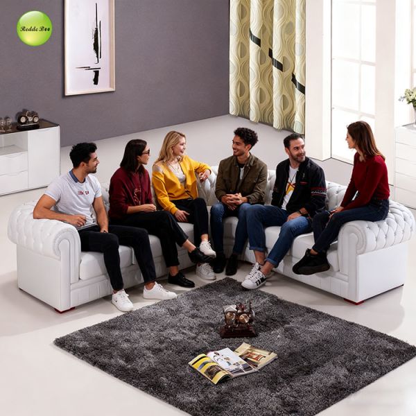 Sophisticated Button - Tufted Leather Lounge: Luxe Feel, Curved Silhouette – Enhance Home Aesthetic