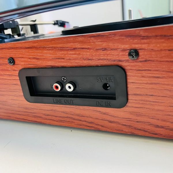 Vintage Record Player With Built In Speakers , 3 Speed Turntable With Speakers