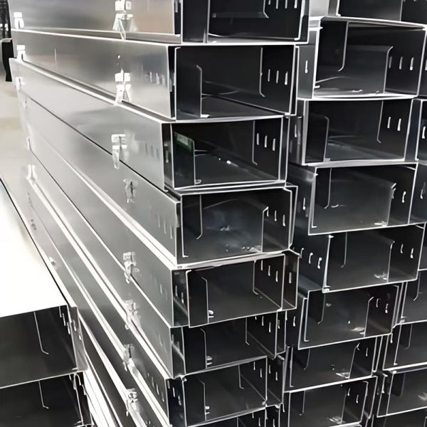 Wall Mount Enclosed Cable Tray Industrial 3m For Electrical Installation