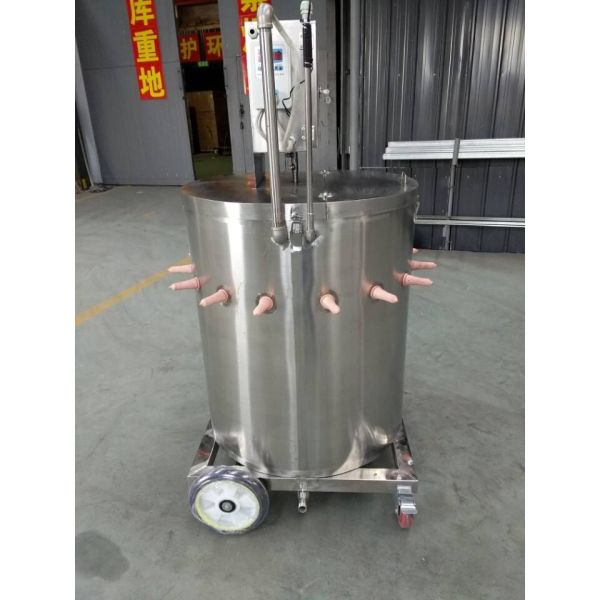 Machines d'alimentation pour bébés bovins mobiles de 200L avec alimentation électrique