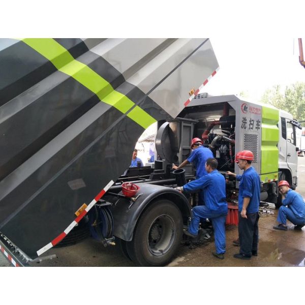 Cummins 140HP Street Cleaner Truck , Road Washing Truck With Monitor