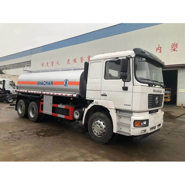 F2000 Нефтяные танковые грузовики SHACMAN 6x4 Бензиновый танкер Грузовик 300hp Euro II Красный