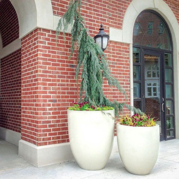 Customizable Fiberglass Flower Planters For Outdoor Gardening Decor