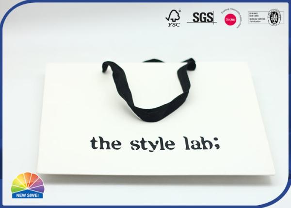 Big 200gsm Coated Paper Gift Bag Matte Lamination With Handle Luxury Product