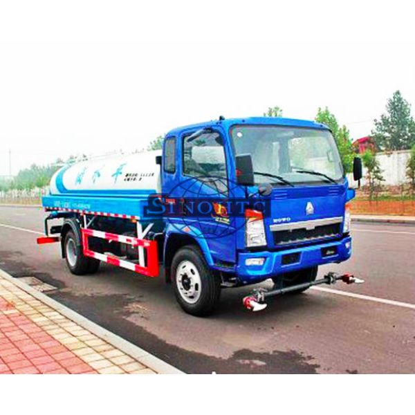 1000 - 1200 Gallons Army Water Truck , 4x2 / 4x4 Drive Type Water Sprinkler Truck
