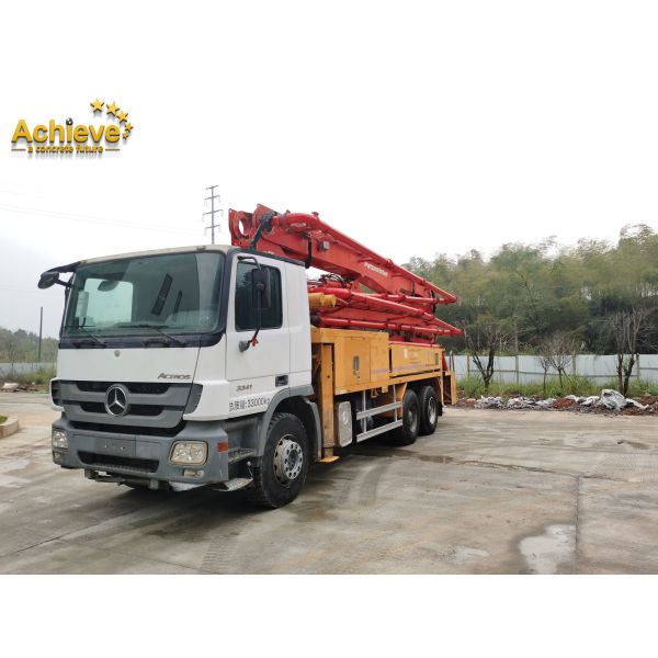 Используемые приведенные насосы Putzmeister конкретные перевозят запасные части на грузовиках