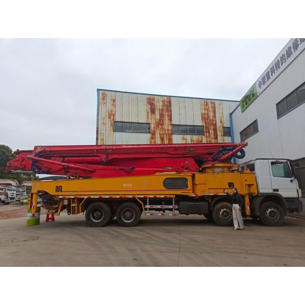 Promotion Sale of Used Concrete Pump Putzmeister 56m with Hydraulic Machining Process